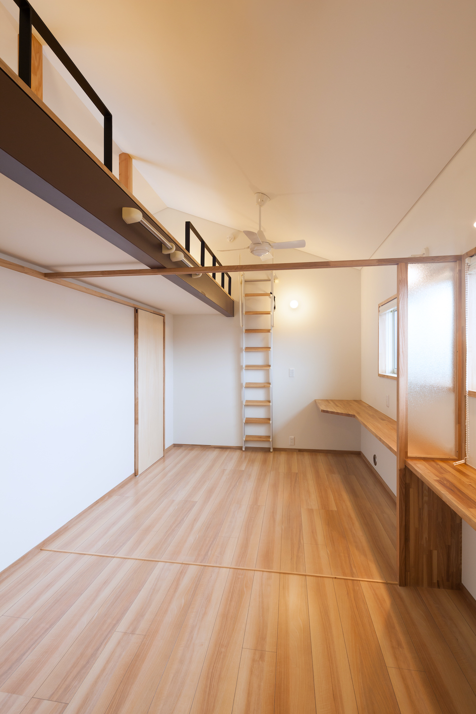 �S�R�E����̉Ɖ摜�P�U