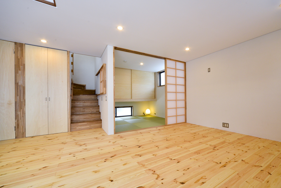 �đ�E�����̉Ɖ摜�R