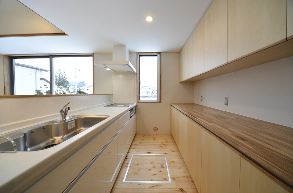 �đ�E�����̉Ɖ摜�U