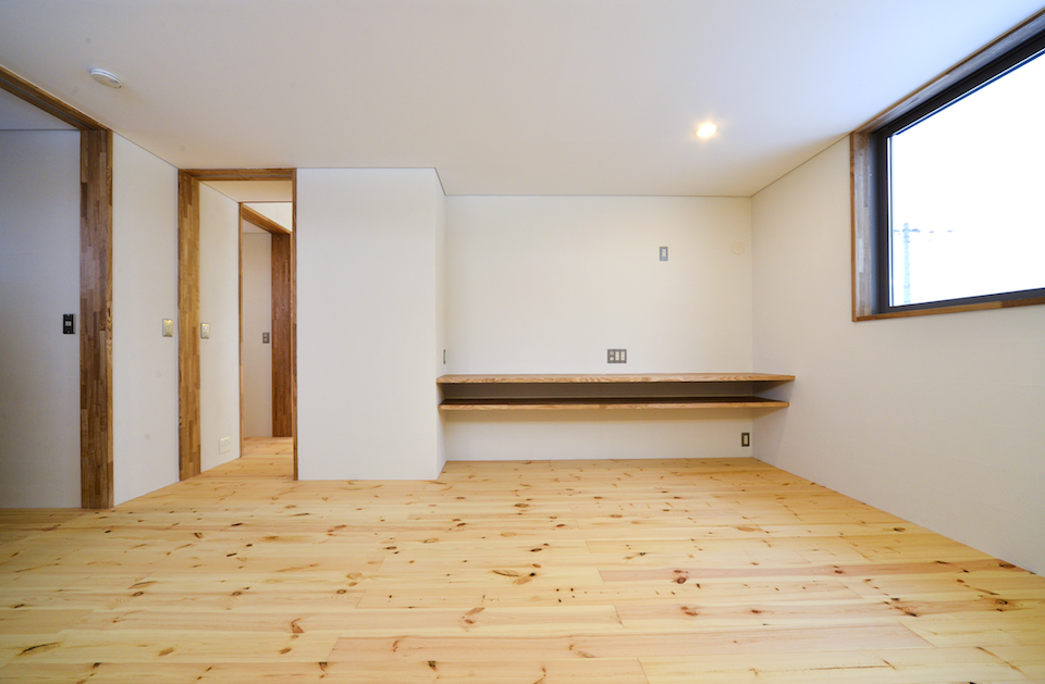 �đ�E�����̉Ɖ摜�P�R