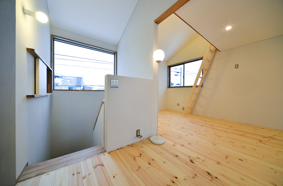 �đ�E�����̉Ɖ摜�P�O