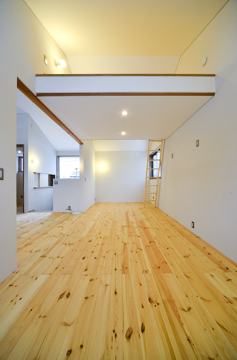 �đ�E�����̉Ɖ摜�P�Q